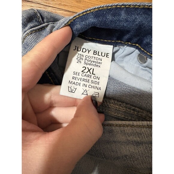 Judy Blue Size 2XL Denim Shorts Light Wash - Picture 5 of 6